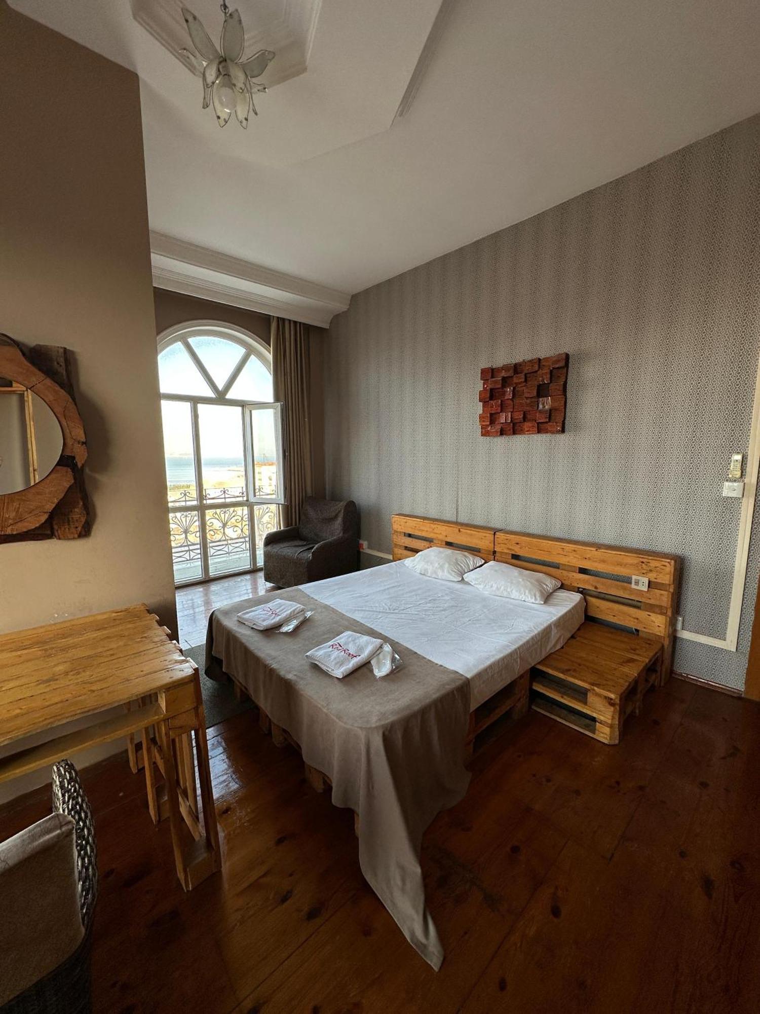 Red Roof Seaview Hotel Баку Экстерьер фото